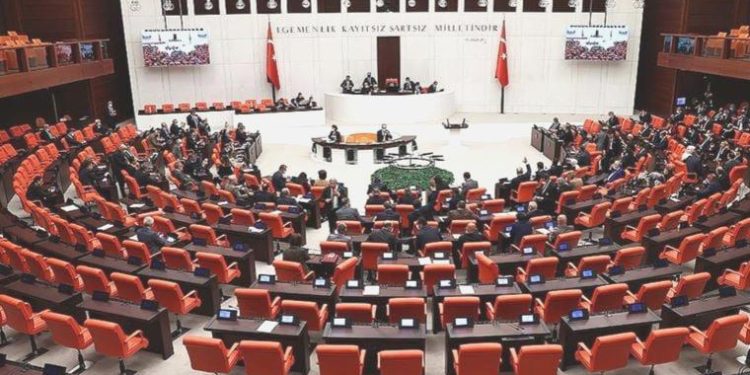 Meclis yeni liderini seçiyor