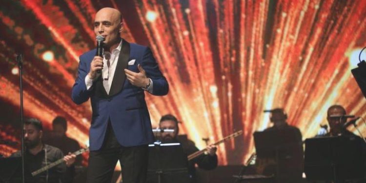 Mehmet Fatih depremzedeler için bir defa daha sahne aldı