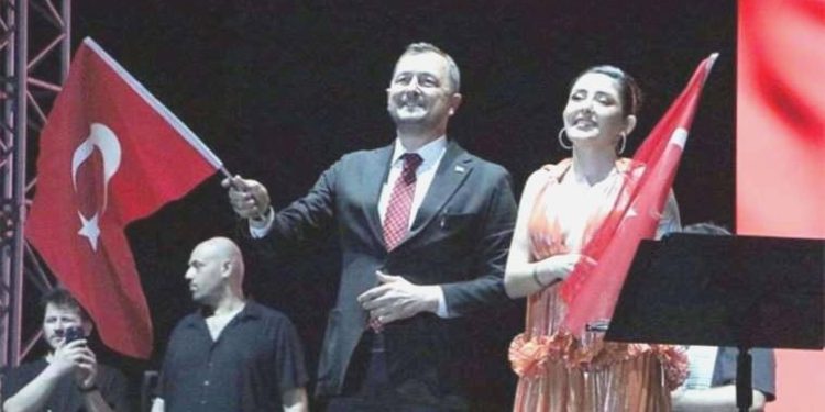 Melek Mosso konseriyle gündeme gelmişti: AKP’li belediye lideri misyondan alındı