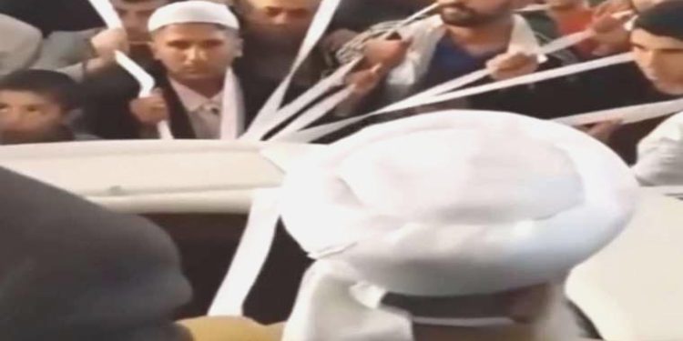 Menzil tarikatının ipli ‘tevbe ritüeli’ gündem oldu: Pir söyledi, müritler tekrarladı!