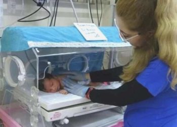 Mersin’de parkta erkek bebek bulundu