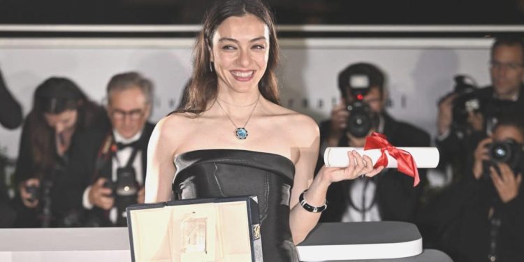 Merve Dizdar Cannes’daki Ödül Konuşmasını Nasıl Yaptığını Anlattı