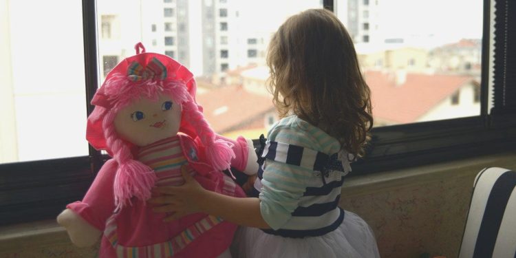 Mesken Hapsindeki Küçük Çocuk İçin Harekete Geçildi