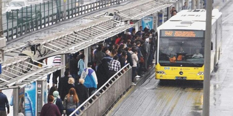 Metrobüs kullanan bayanlar konuştu: İşte bayanların en büyük korkusu