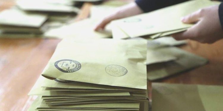 MHP’li isimden skandal tez: ‘AKP’liler oy karşılığında muhtarlara para dağıttı’