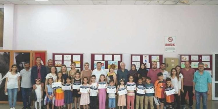 Milas’ta öğrencilerden karikatür standı: İştirak dokümanları verildi