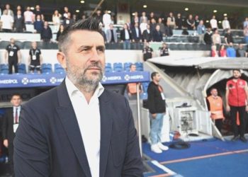 Nenad Bjelica taraftara kelam verdi