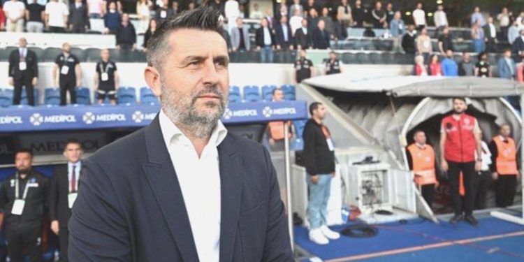 Nenad Bjelica taraftara kelam verdi