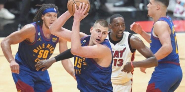 Nikola Jokic ile Jamal Murray tarihe geçti: Denver Nuggets seride 2-1 önde