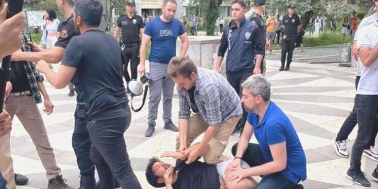 ODTÜ’de Onur Yürüyüşü başlamadan polis müdahalesiyle karşılaştı: Çok sayıda öğrenciye gözaltı