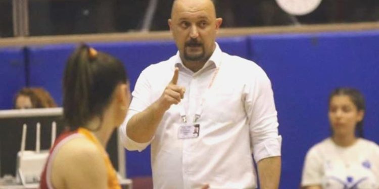 PAOK, Ataman Güneyligil’i Atatürk paylaşımları nedeniyle misyondan aldı