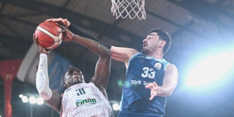 Pınar Karşıyaka, Türkiye Sigorta Basketbol Muhteşem Ligi play-off final serisinde öne geçti
