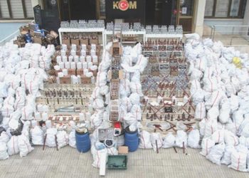 Polis bile şaşırdı: Konutunu uydurma içki imalathanesine çevirmiş!