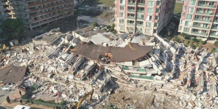 Rende Sitesi davasında soruşturma ilerlemiyor, ölenlerin yakınları dertli: ‘Dosya örtülmesin’