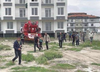 Rezidansta alıkonulan bayanı polis ve itfaiye kurtardı