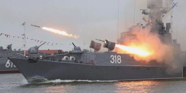 Rusya, Pasifik’te deniz tatbikatına başladı