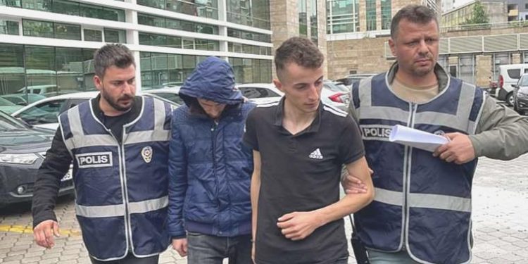 Samsun’da 2 milyon liralık kablo çalarken yakalandılar