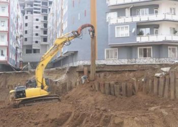 Samsun’da temel hafriyatında toprak kayması: Yanındaki bina tahliye edildi