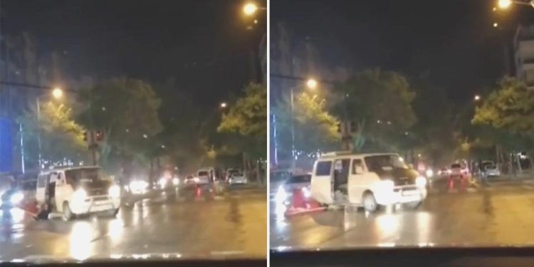 Seçim kutlamalarında bir bayanın minibüsten düştüğü anlar…