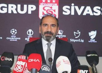 Sivasspor Kulübü Lideri Otyakmaz, başkanlığa yine adaylığını açıkladı