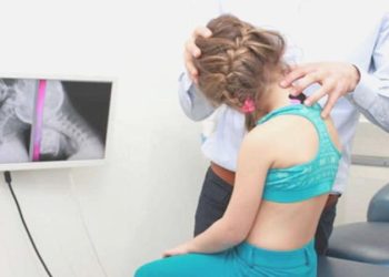 ‘Skolyozun tedavisi için erken teşhis çok önemli’