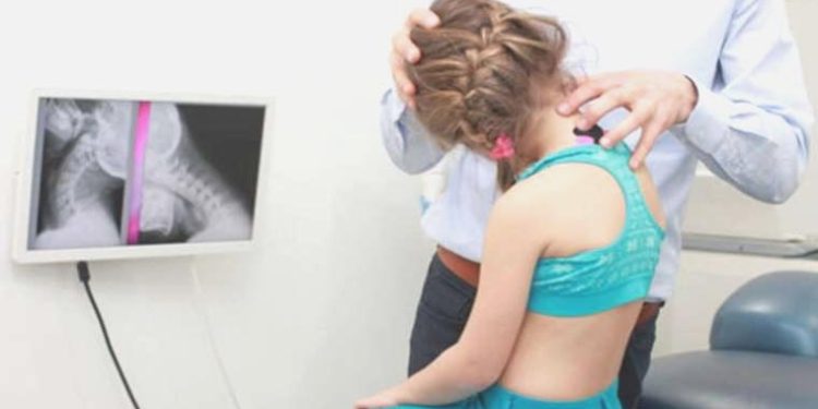 ‘Skolyozun tedavisi için erken teşhis çok önemli’