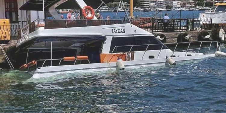 Son Dakika: Beşiktaş’ta yat battı: Yolcular tahliye edildi