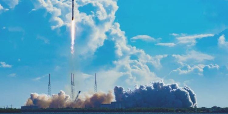 SpaceX, 22 Starlink uydusunu başarılı halde uzaya gönderdi