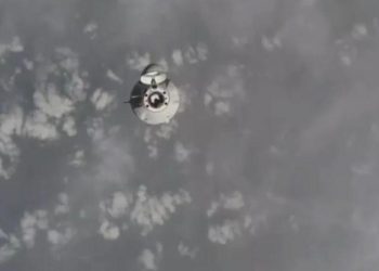 SpaceX’in Dragon uzay aracı, kargo ve güneş panelleri götürdü