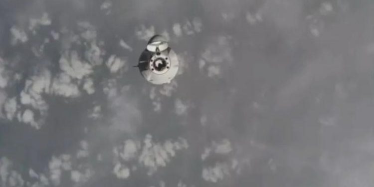 SpaceX’in Dragon uzay aracı, kargo ve güneş panelleri götürdü