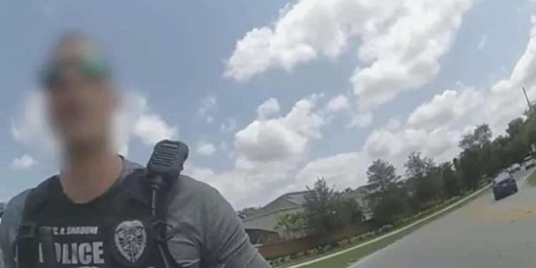 Sürat yapan polisi, meslektaşı durdurdu