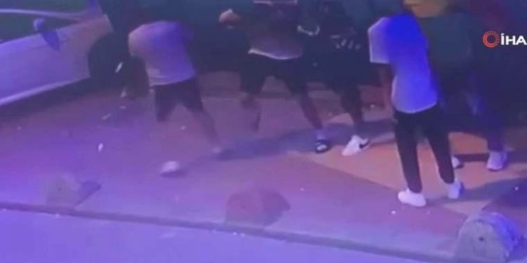 Taksim’de Norveç vatandaşı genci darbedip gasbettiler!