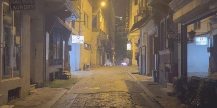 Taksim’de silahla oyun cinayetle bitti: Arkadaşını ‘yanlışlıkla’ başından vurdu
