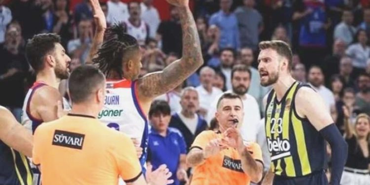 TBF Disiplin Konseyi’nden Anadolu Efes ve Fenerbahçe’ye ceza!