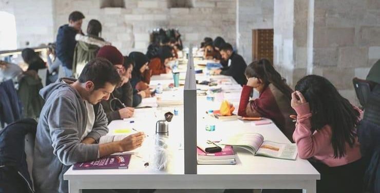 “Türkiye Gençlik Araştırması” sonucu: Gençlerin yüzde 63’ü imkan olsa öteki ülkede yaşamak istiyor