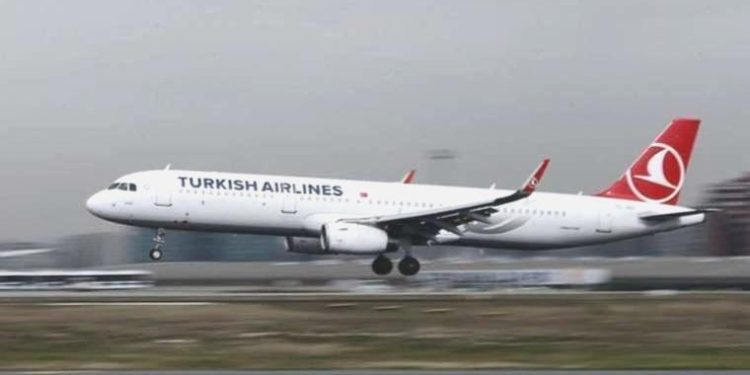 Uçakta panik anları: Hosteslere ‘bomba’ tehdidi