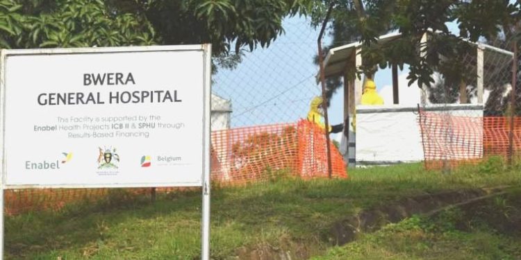 Uganda’da bir okula düzenlenen hücumda en az 25 kişi öldü