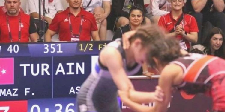 Ulusal bayan güreşçiler, 17 Yaş Altı Avrupa Şampiyonası’nda 3 madalya kazandı