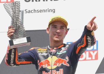 Ulusal motosikletçi Deniz Öncü Almanya’da zafere ulaştı