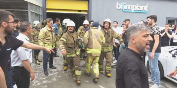 Ümraniye’de yangına müdahale eden itfaiye eri yaralandı