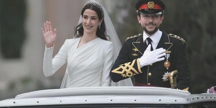 Ürdün Veliaht Prensi Hüseyin, Suudi mimar Racva Al Seyf, üç gün süren düğünle evlendi