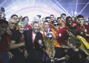 Üstün Lig’de 23. sefer şampiyon Galatasaray kupasına kavuştu