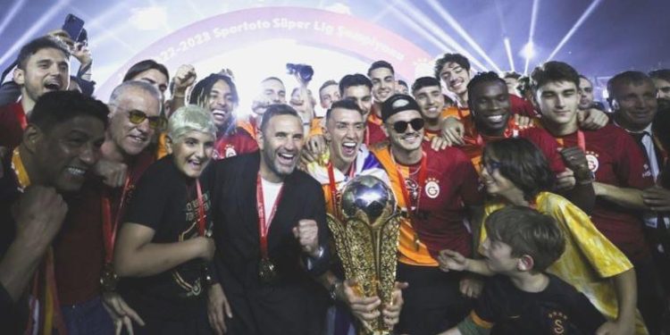 Üstün Lig’de 23. sefer şampiyon Galatasaray kupasına kavuştu