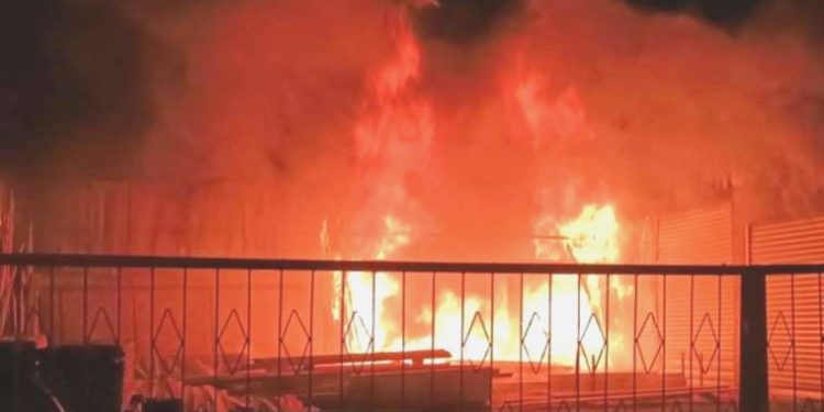 Van’da sanayi sitesinde yangın!