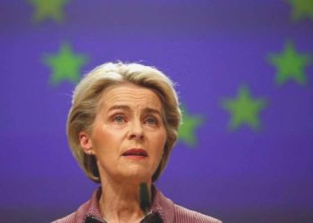 Von der Leyen hakkında vazifeden alma ve tazminat davası açıldı