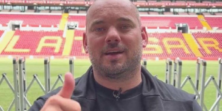 Wesley Sneijder’den Galatasaray’a ziyaret