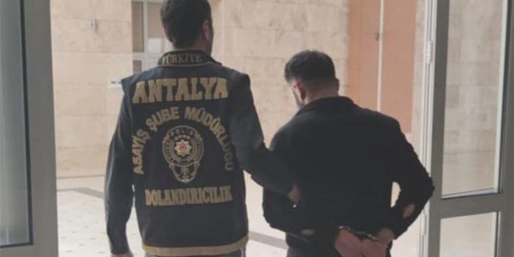 Yabancı uyrukluları gaye aldı: Kendisini polis olarak tanıtıp 5 milyon TL dolandırdı