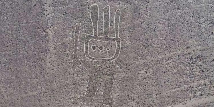 Yapay zeka sayesinde çölde ‘uzaylı figürü’ keşfedildi