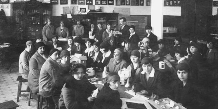 Yapı Kredi Kültür Sanat Yayıncılık’tan 100. yıl için stant: ‘Cumhuriyet’in Birinci Yılı’