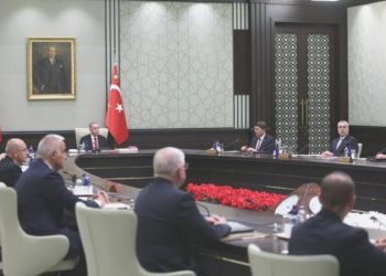 Yeni devrin birinci kabine toplantısı başladı: İşte masadan birinci kare…